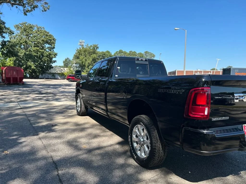 New 2026 Diamond Black Crystal Pearl-Coat Exterior Paint RAM Laramie image 4