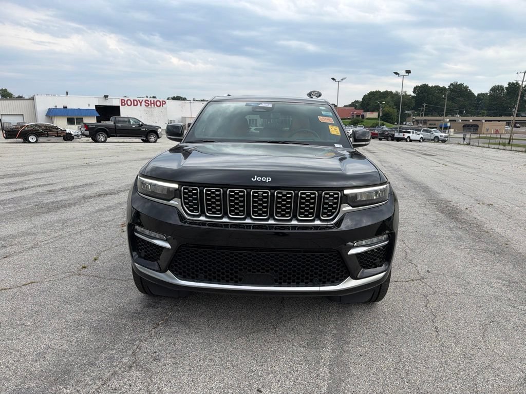 Used 2022 Diamond Black Jeep Summit image 2