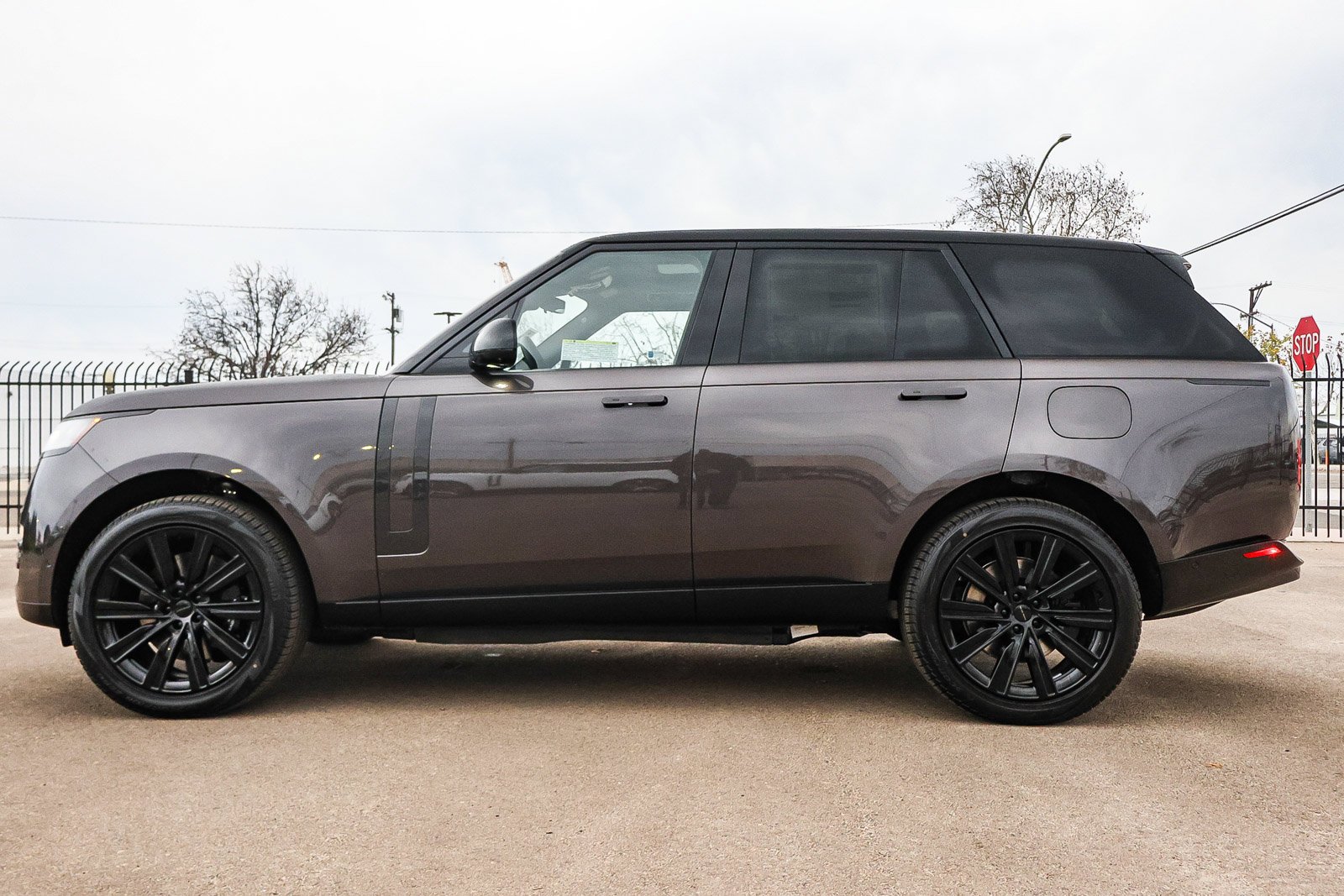 2026 Land Rover Range Rover SE - Photo 8