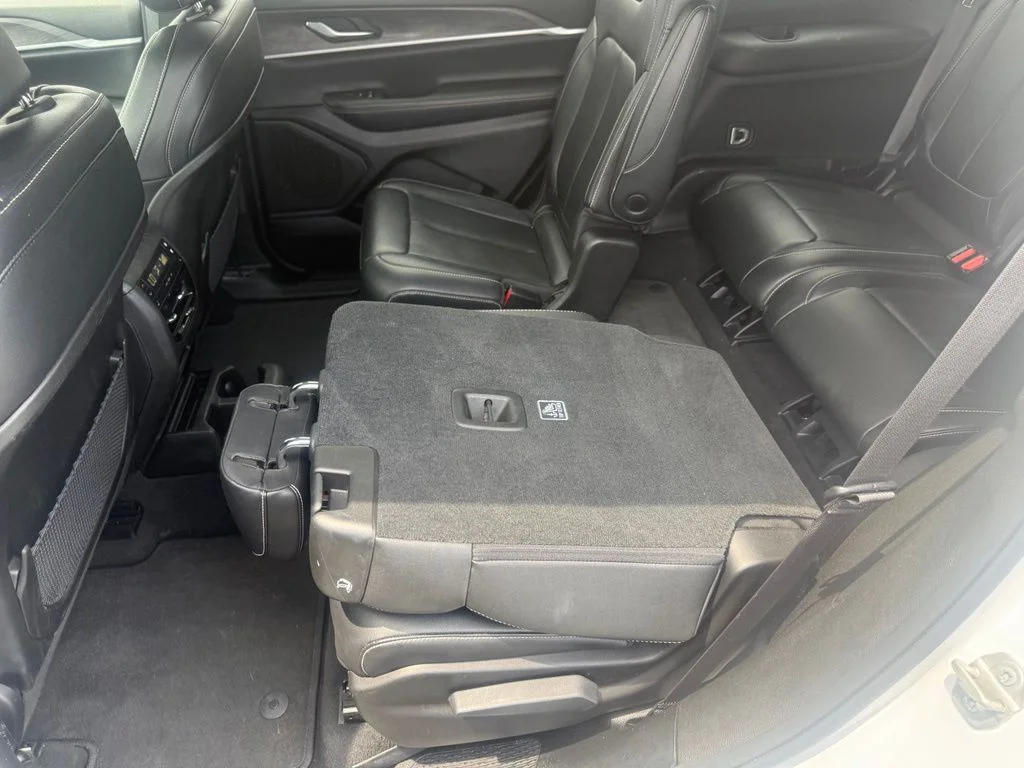 Used 2023 White/off-white Jeep Limited image 32