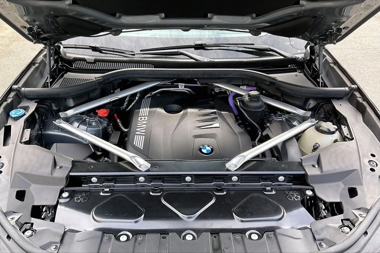 Certified Used 2024 Gray BMW xDrive40i image 39