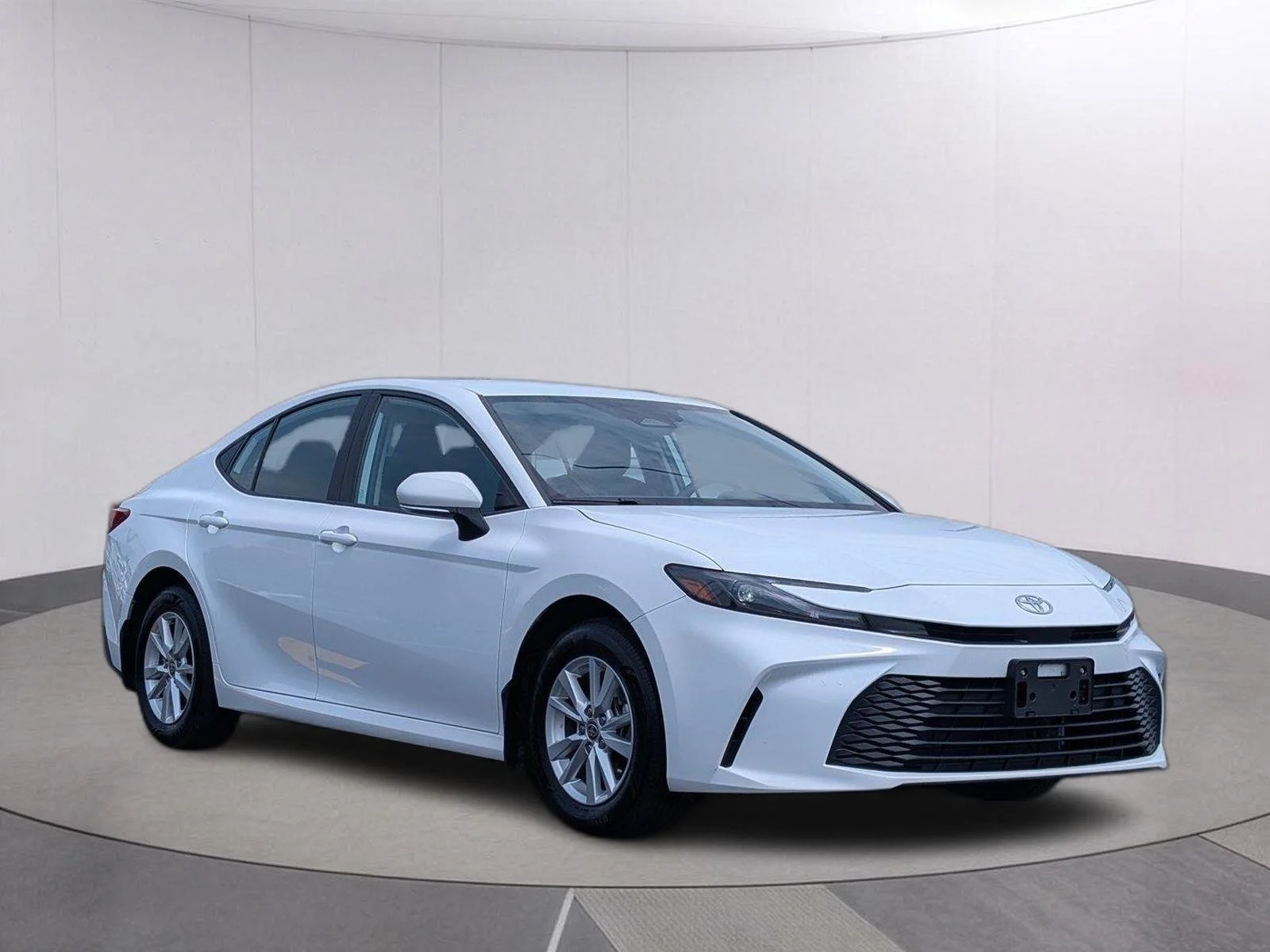 Used 2025 Ice Cap Toyota LE image 7
