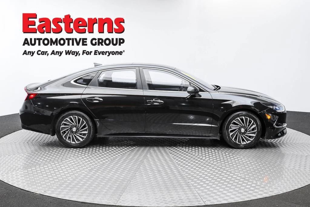 Used 2020 Black Hyundai Limited image 4
