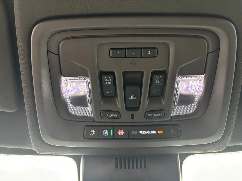 Used 2023 Silver GMC Denali image 30