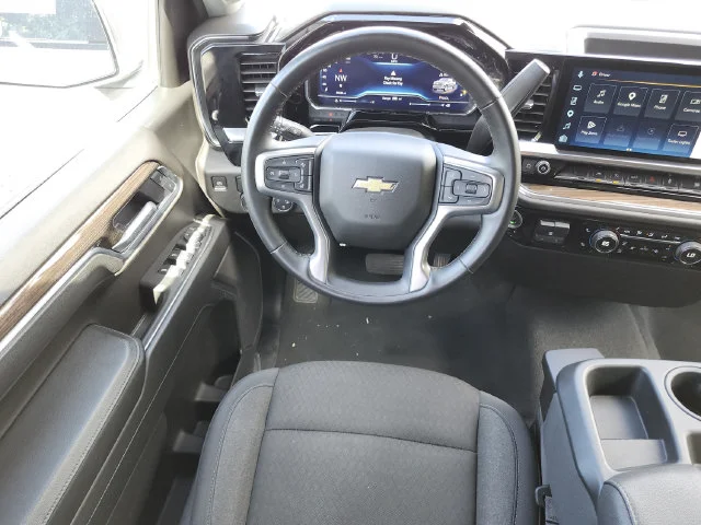 Used 2025 White Chevrolet LT image 19