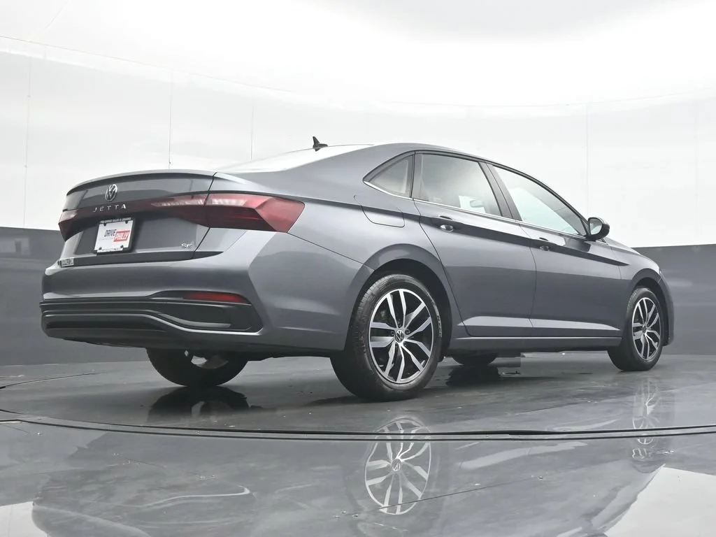 Used 2025 Gray Volkswagen 1.5T SE image 31