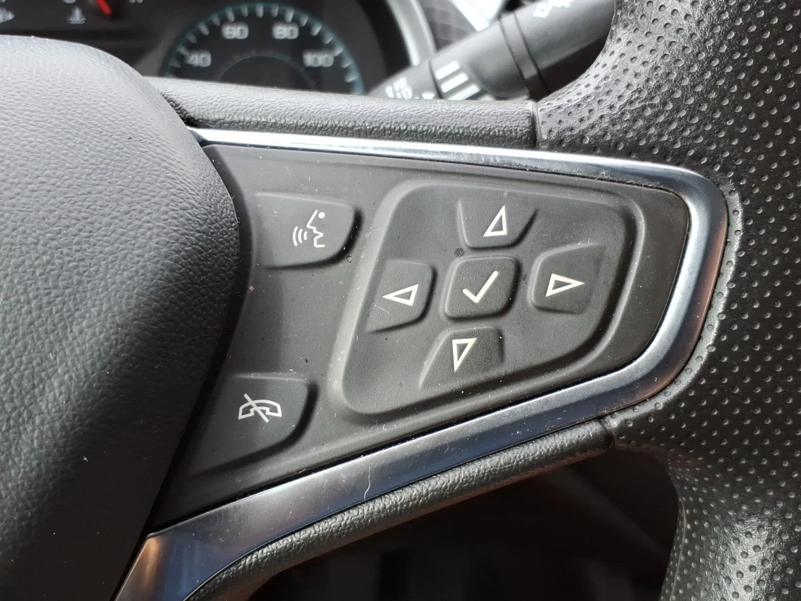Used 2025 Mosaic Black Metallic Chevrolet LT image 15