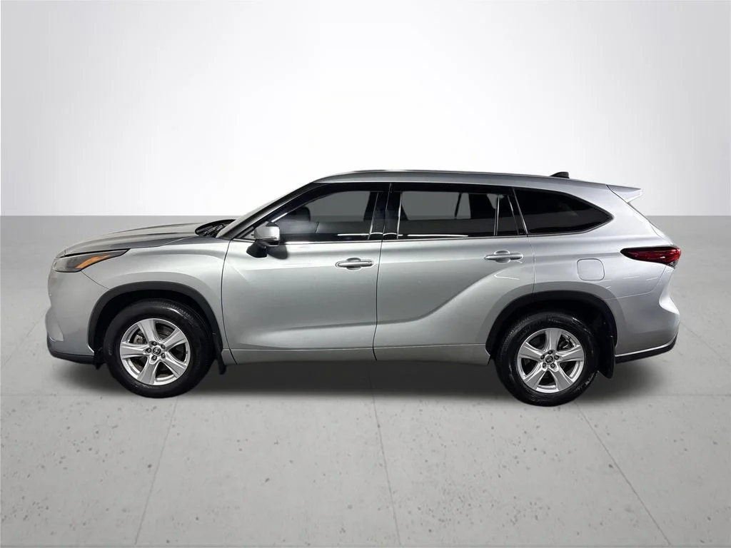 Used 2022 Silver Toyota L image 9