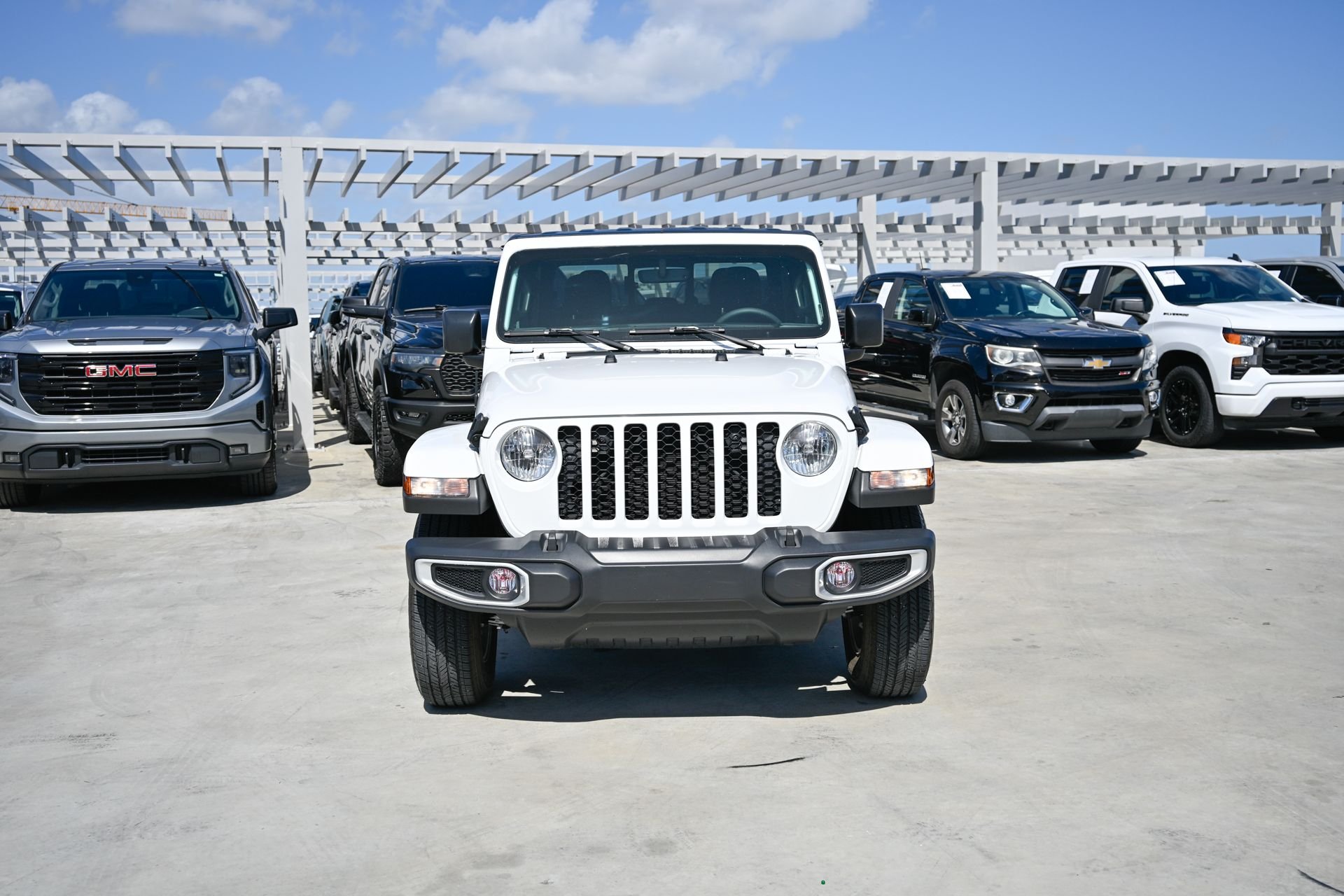 Used 2023 White/off-white Jeep Sport S image 2