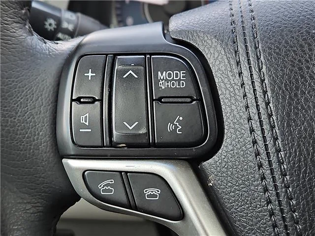 Used 2017 Predawn Gray Mica Toyota XLE 8 Passenger Front-wheel Drive Passenger image 18