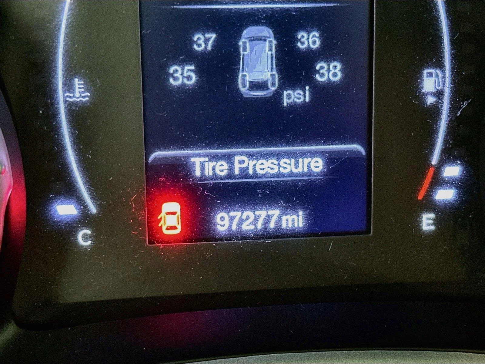 Used 2019 Redline Pearlcoat Jeep Latitude image 20