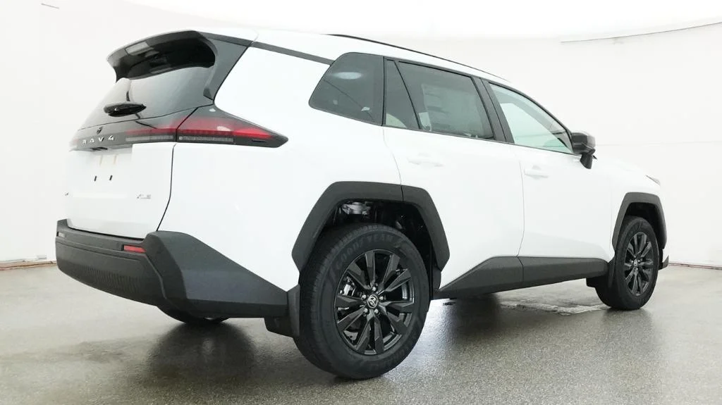 New 2026 Ice Cap Toyota XLE Premium image 22