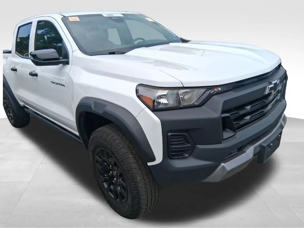 Used 2024 White Chevrolet Trail Boss image 14