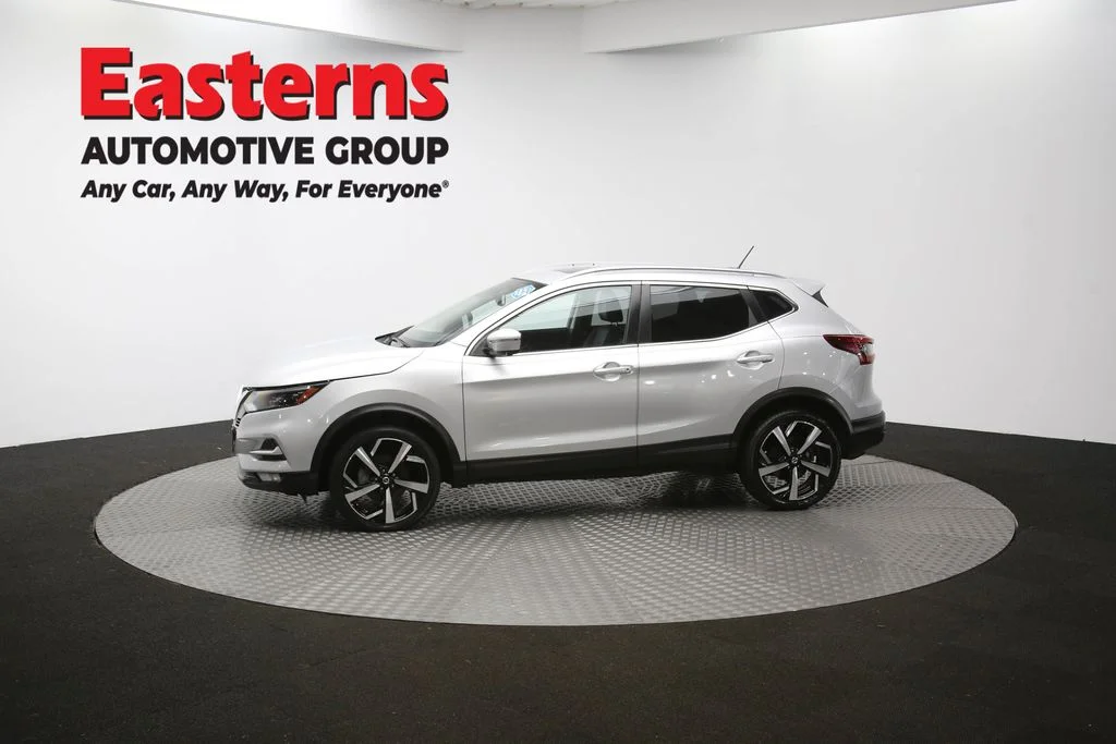 Used 2022 Silver Nissan SL image 58