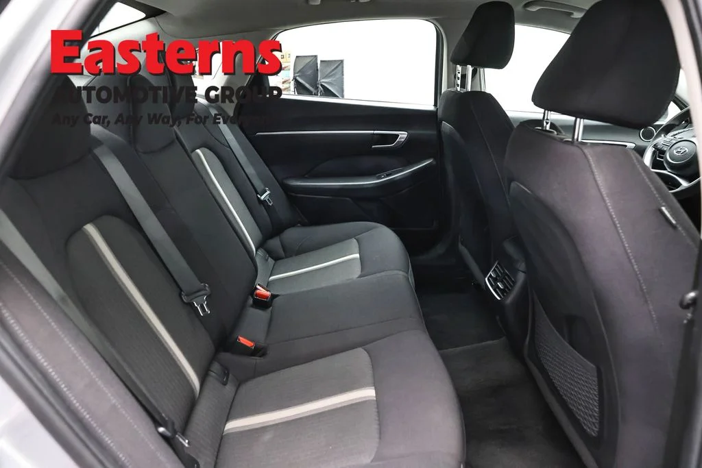 Used 2023 Silver Hyundai Blue image 23