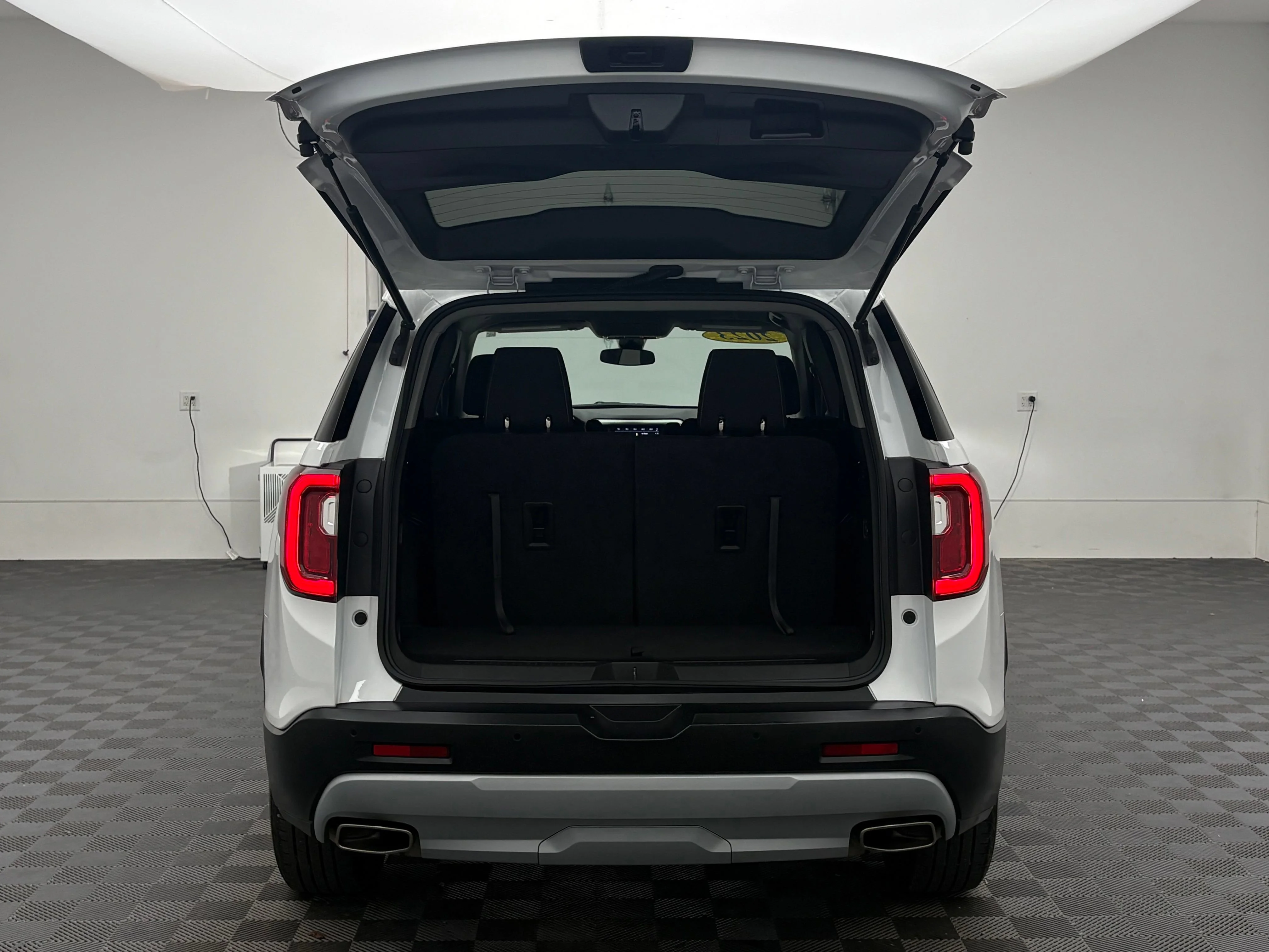 Used 2023 Summit White GMC SLE image 7