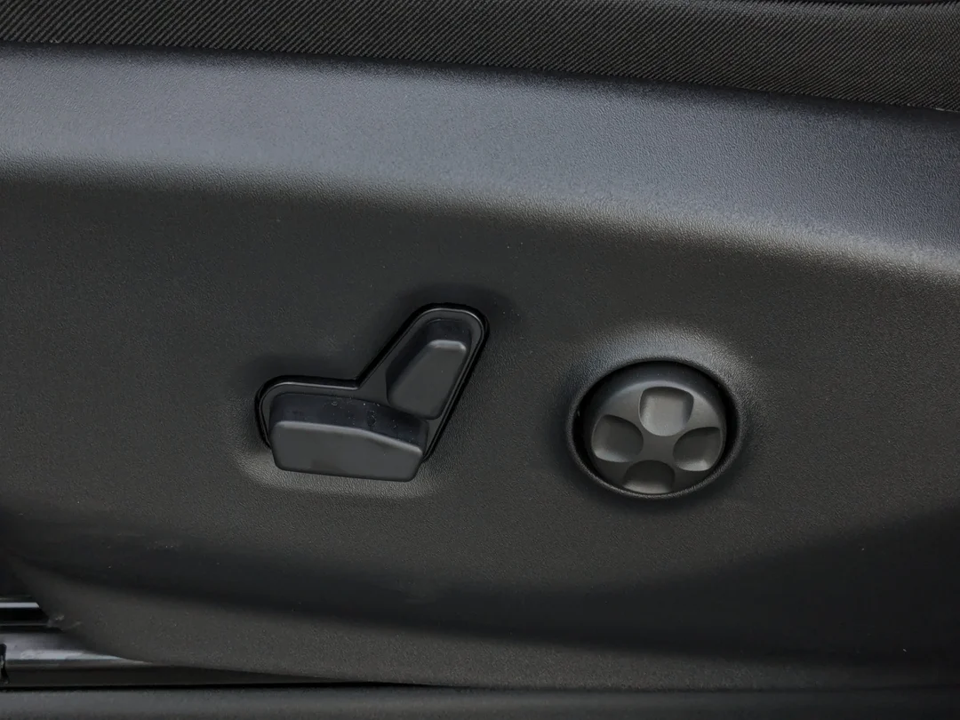 New 2026 Silver Chrysler SXT - - FWD - Power Liftgate - Power Sliding Doors - Leather & More! image 15