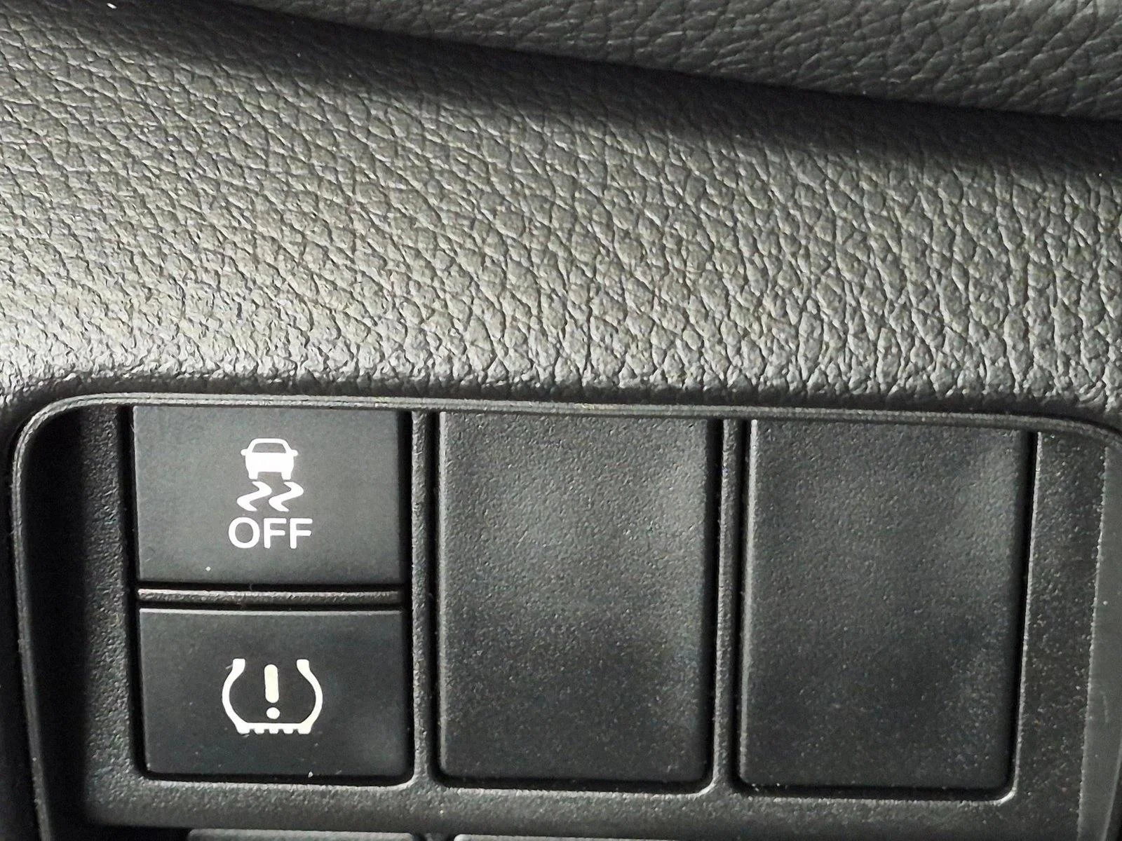 Used 2019 Lunar Silver Metallic Honda LX image 14