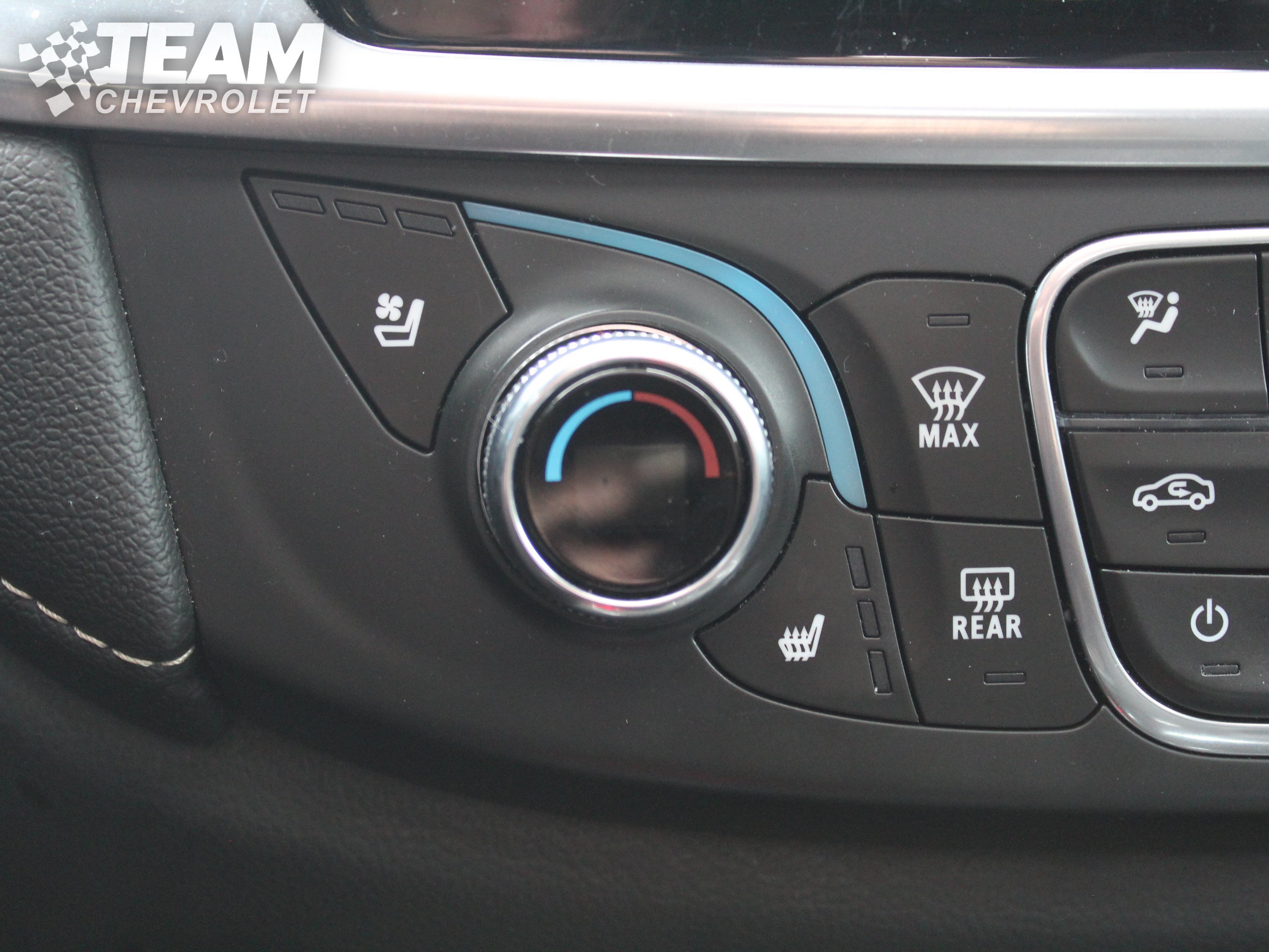 Used 2022 Iridescent Pearl Tricoat Chevrolet Premier image 20