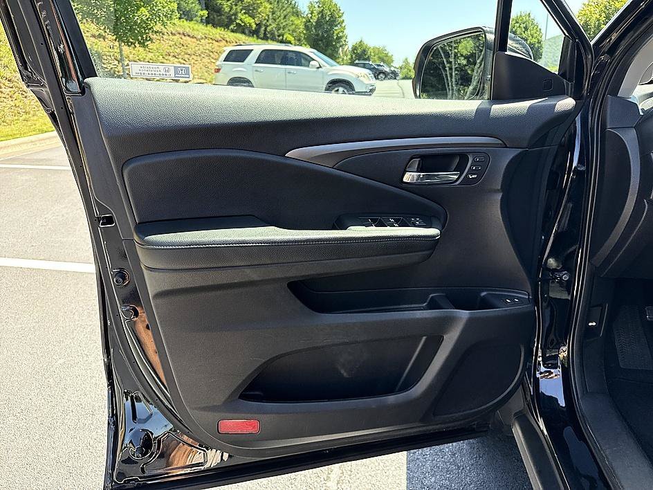 Used 2019 Crystal Black Pearl Honda EX-L image 9