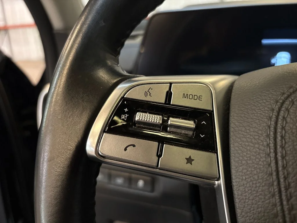 Used 2025 Black Kia S image 32