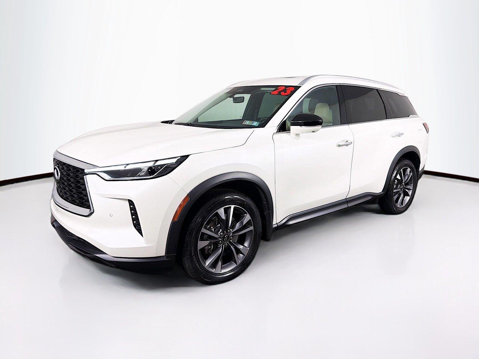 Used 2023 Majestic White INFINITI LUXE image 7