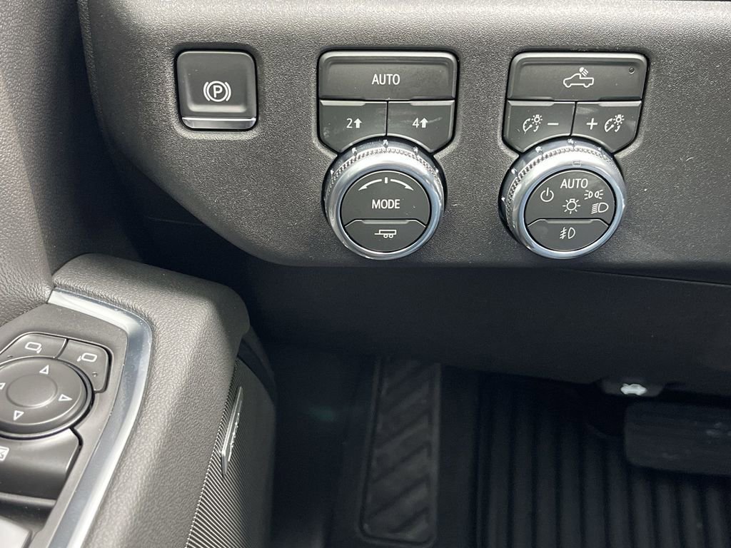 New 2026 Sterling Metallic GMC Elevation image 18