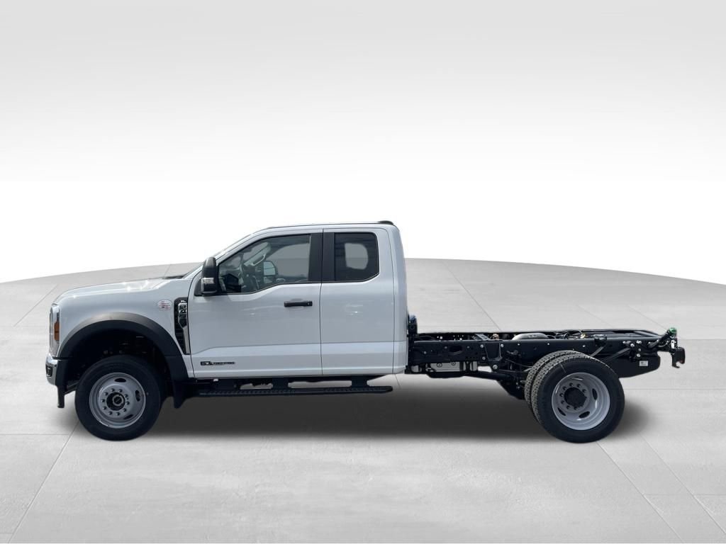 New 2026 Oxford White Ford F-450® XL image 7