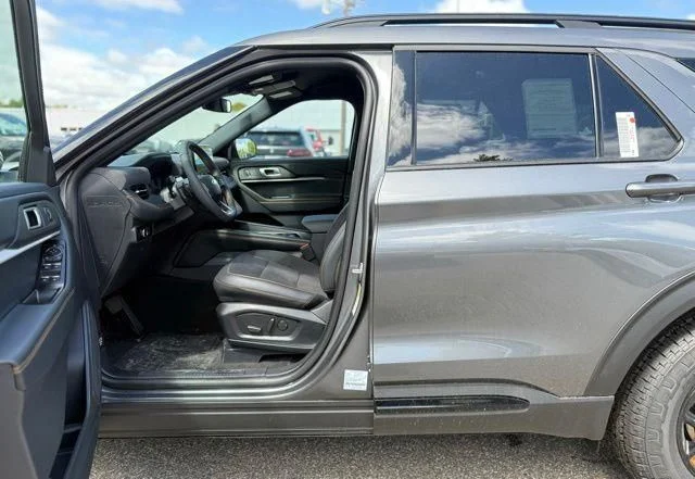New 2026 Gray Ford Tremor image 12
