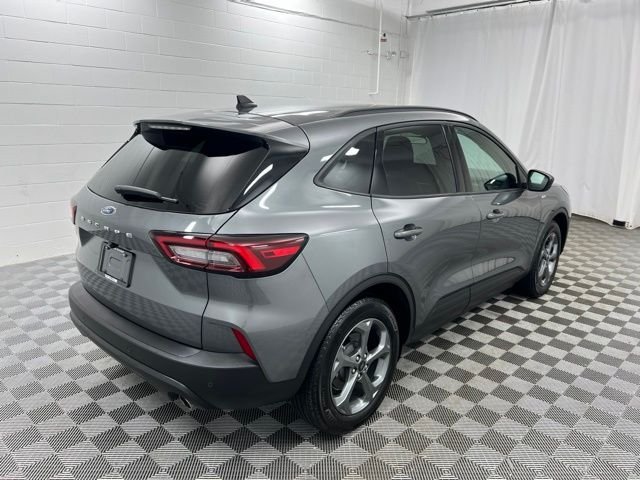 Used 2025 Gray Ford ST-Line image 5