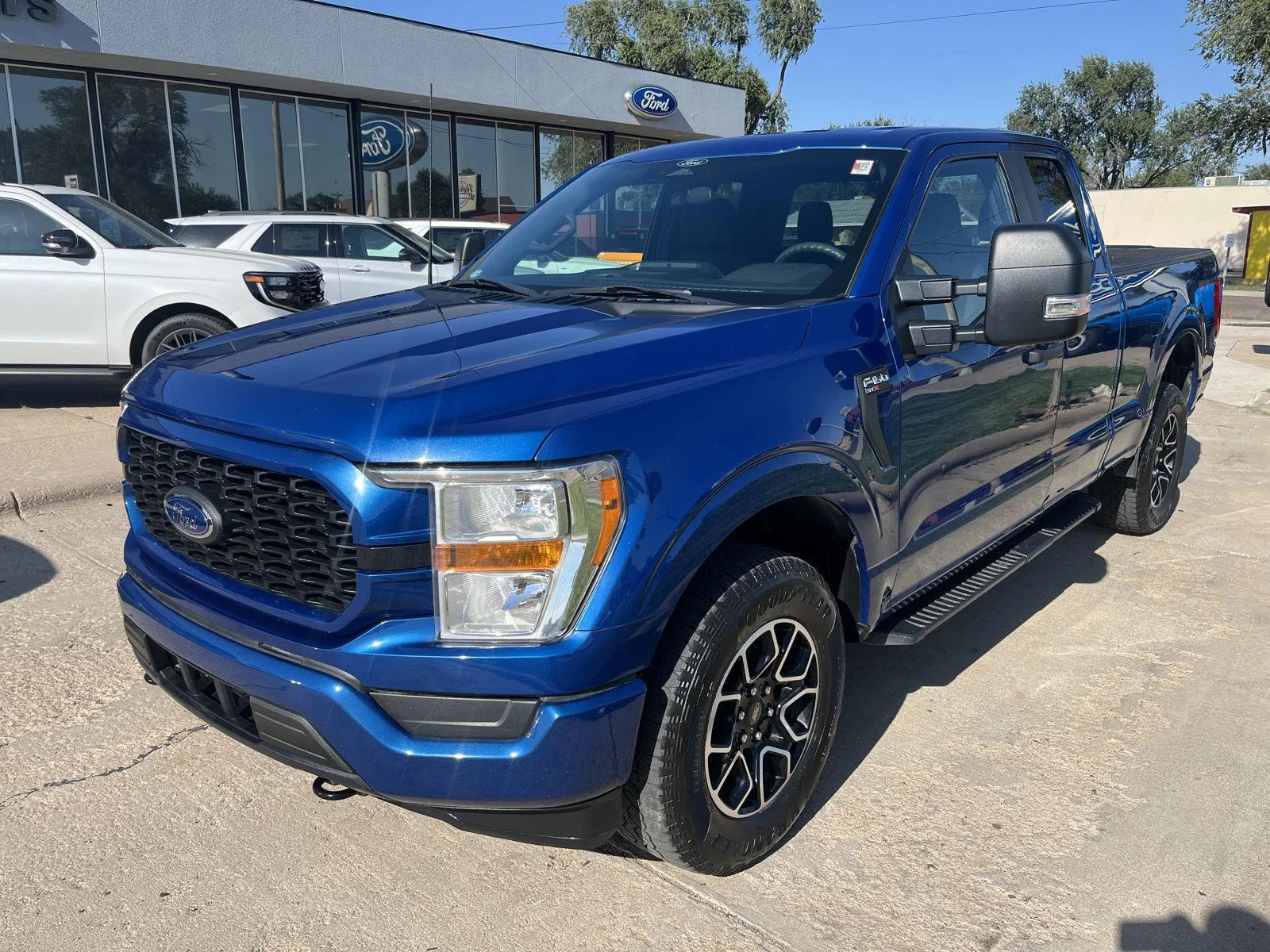 Used 2022 Atlas Blue Metallic Ford XL image 2