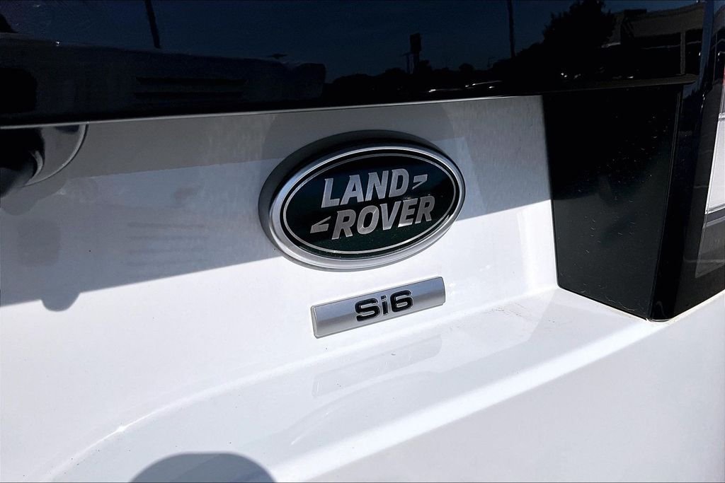 Used 2018 White Land Rover SE image 33