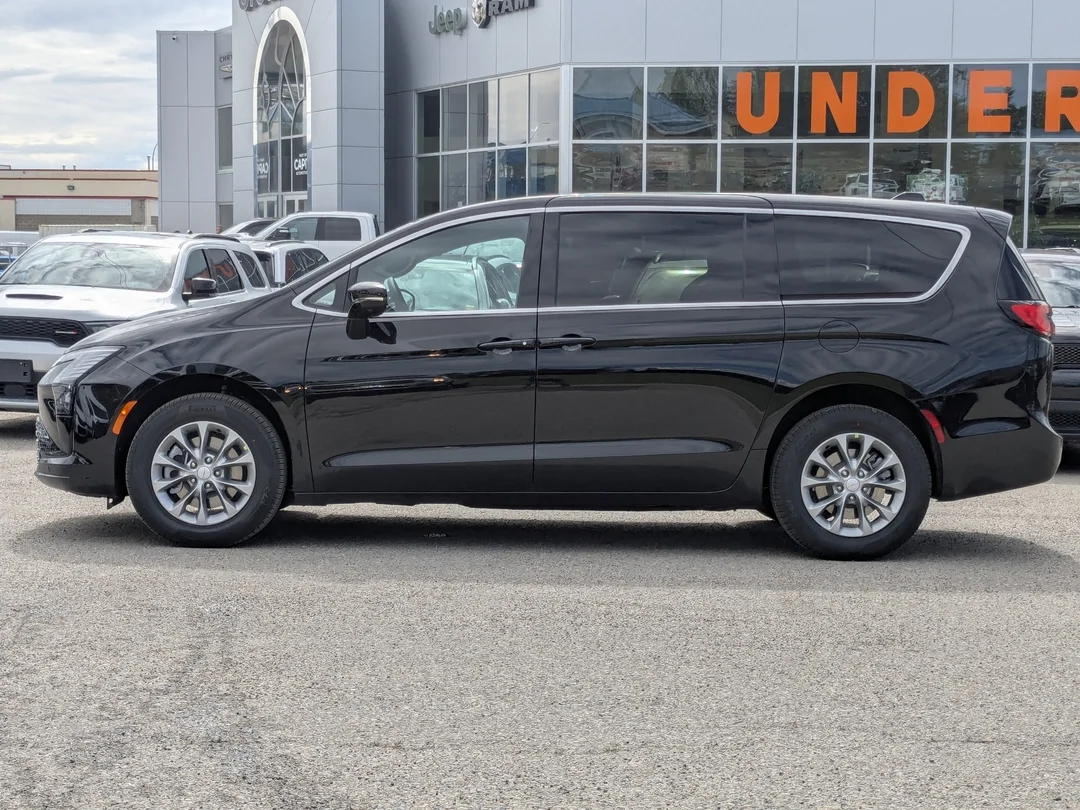 New 2027 Black Chrysler Select - - AWD - Full Sunroof - Safety Sphere Pkg - 360 Surround Cam - Blind Spot Mon & More! image 5