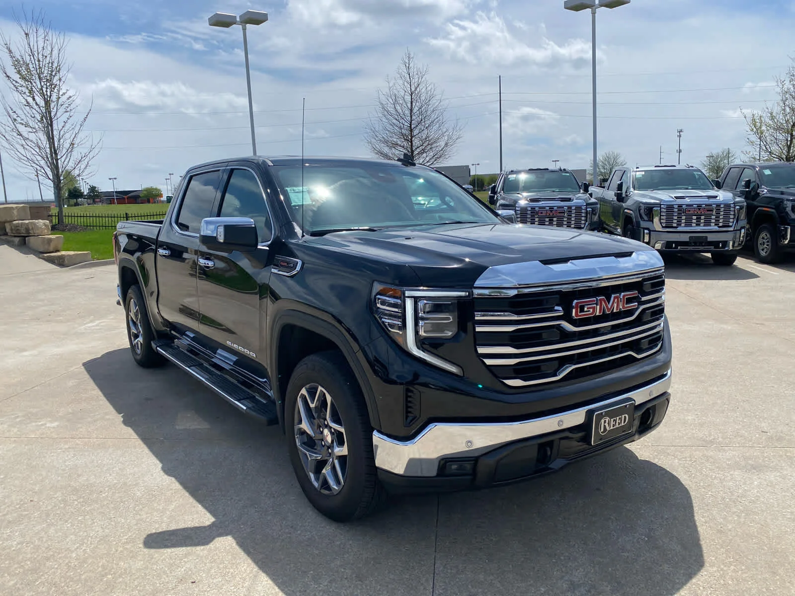 New 2026 Onyx Black GMC SLT image 4