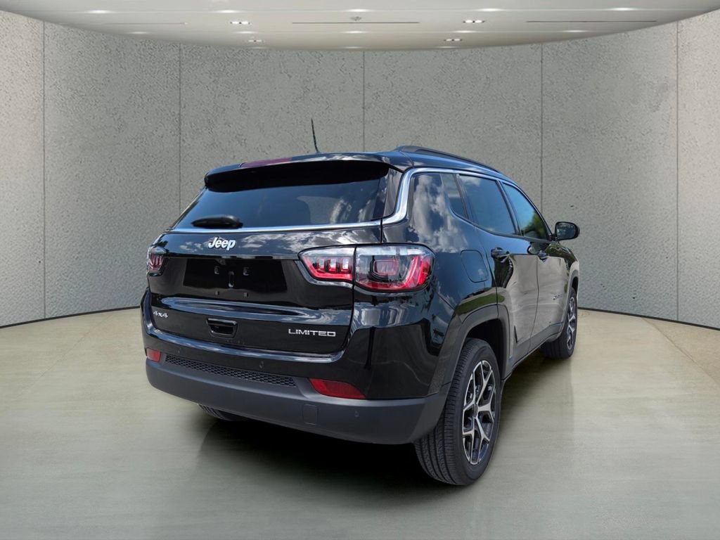 New 2026 Diamond Black Crystal Pearlcoat Jeep Limited image 5