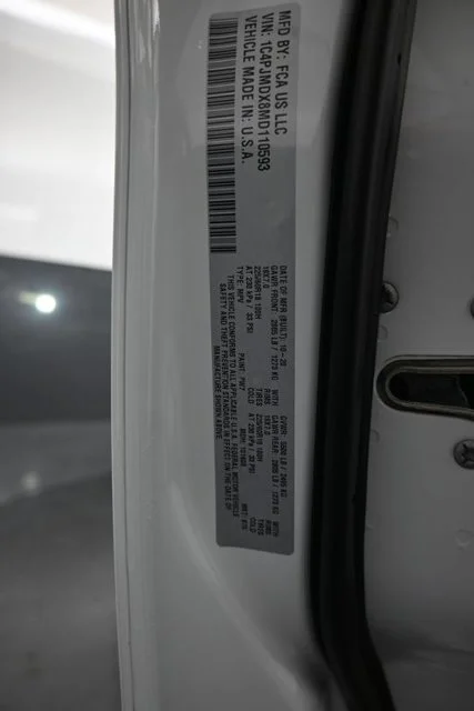 Used 2021 Bright White Clearcoat Jeep Limited image 32