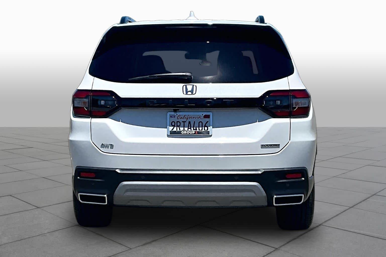 Used 2025 Platinum White Pearl Honda Touring image 4