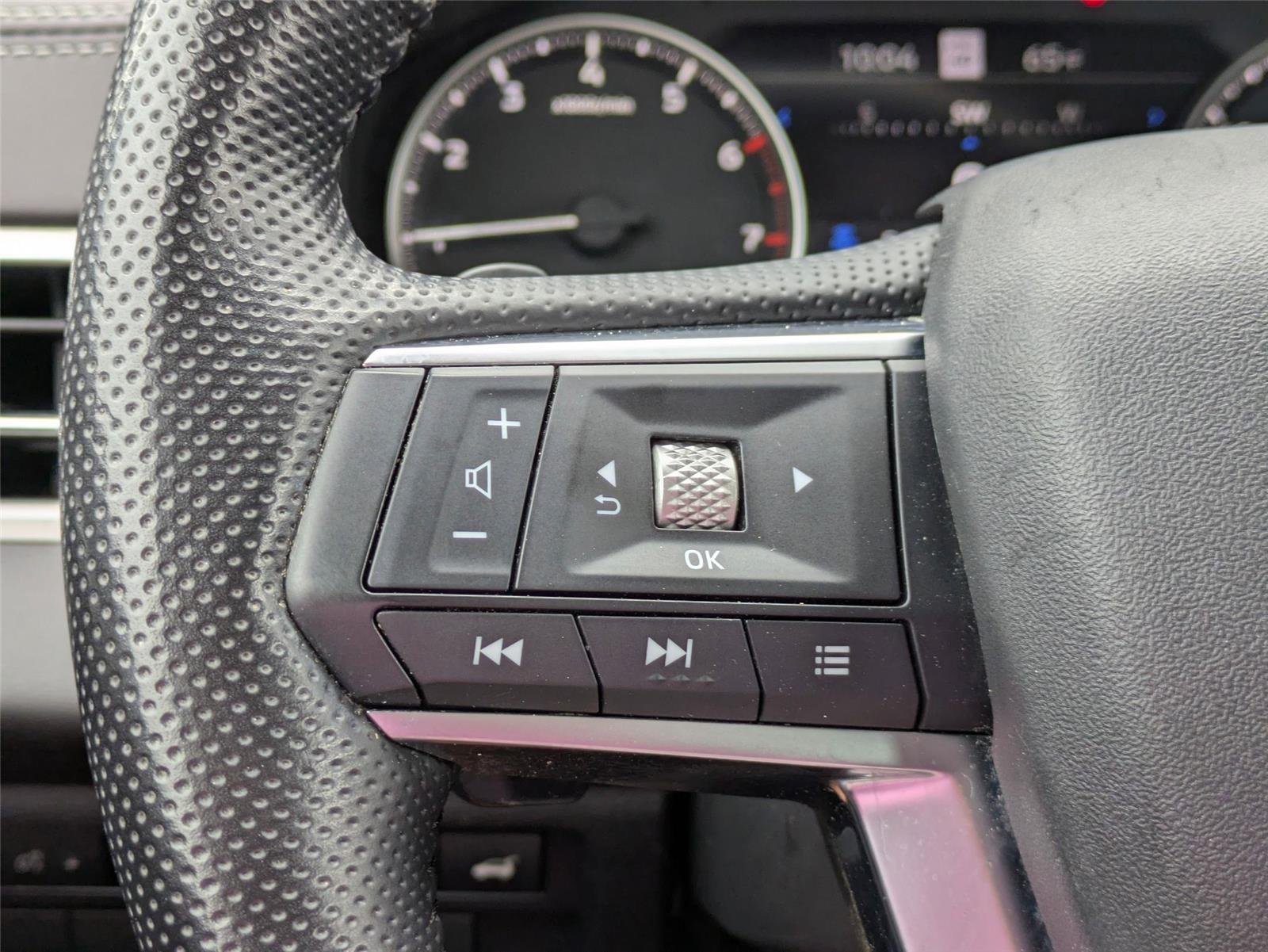 Used 2023 Cosmic Blue Metallic Mitsubishi SE image 17