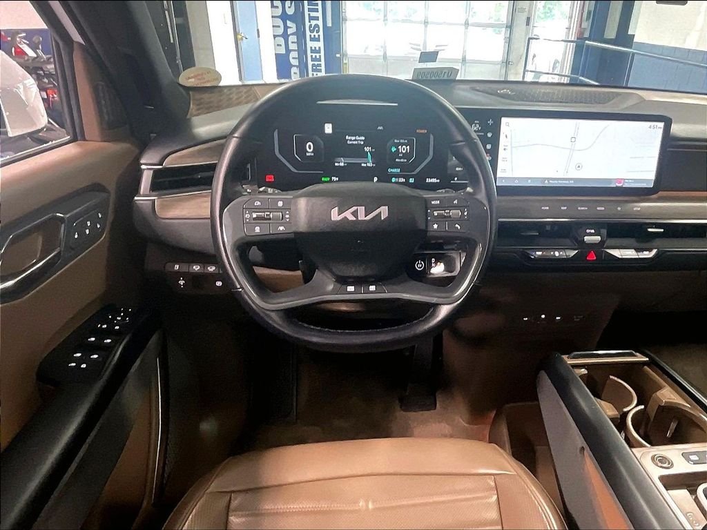 Used 2024 White Kia Land image 18
