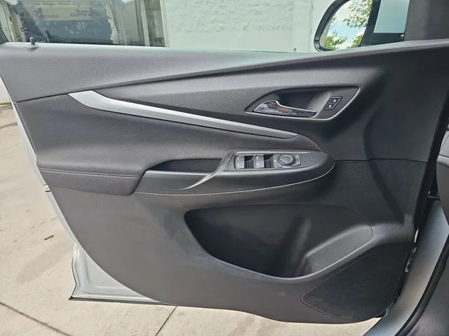 Used 2023 Silver Chevrolet LT image 27