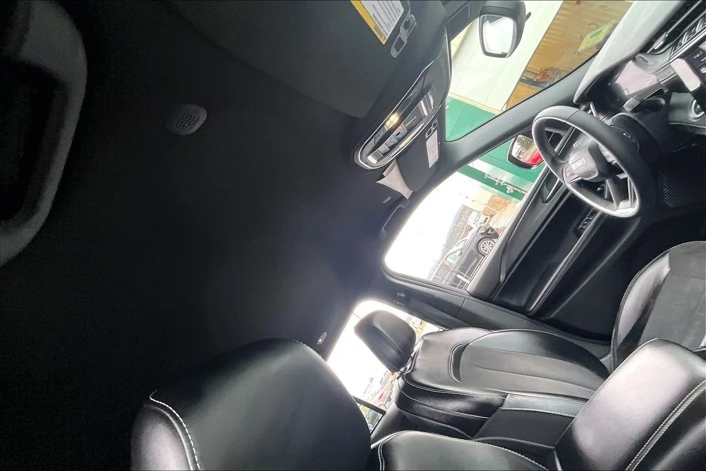 Used 2024 Black Jeep Altitude image 22