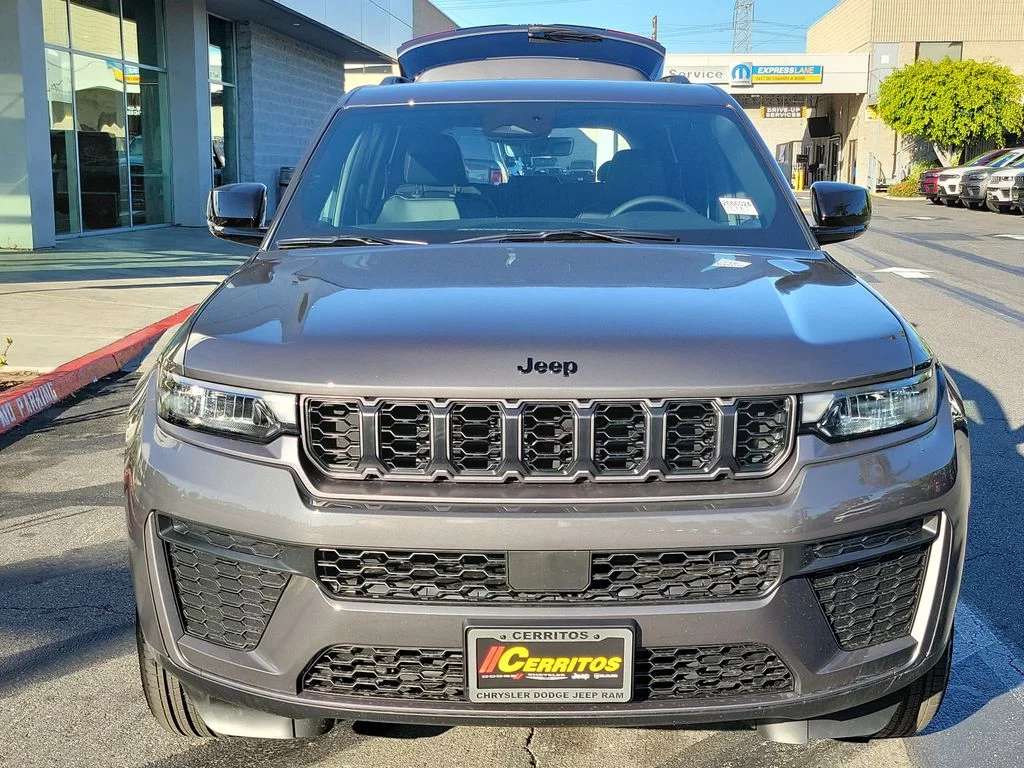 New 2026 Baltic Gray Metallic Clear-Coat Exterior Paint Jeep Altitude image 16