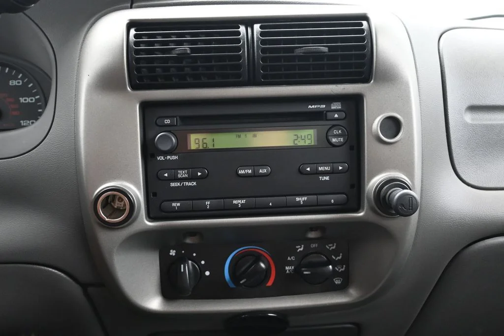 Used 2011 Dark Shadow Gray Metallic Ford XLT image 18