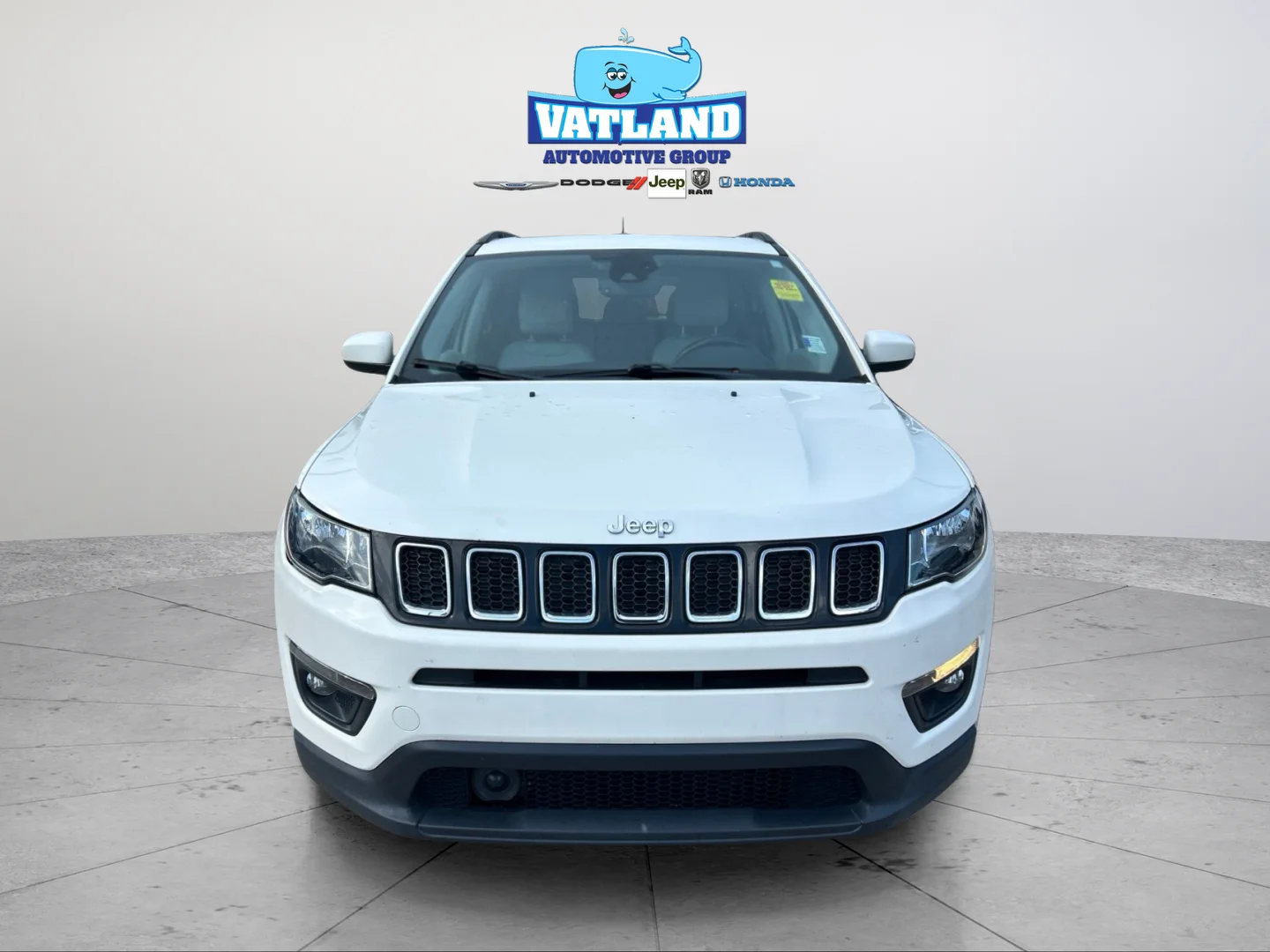Used 2020 White Clearcoat Jeep Latitude image 8