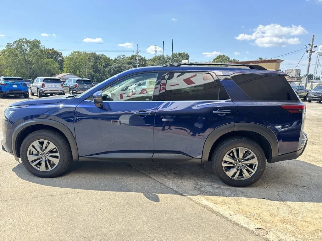 Used 2025 Blue Nissan SV image 7