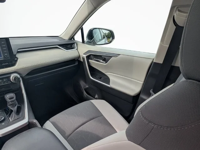 Used 2022 White Toyota XLE image 24