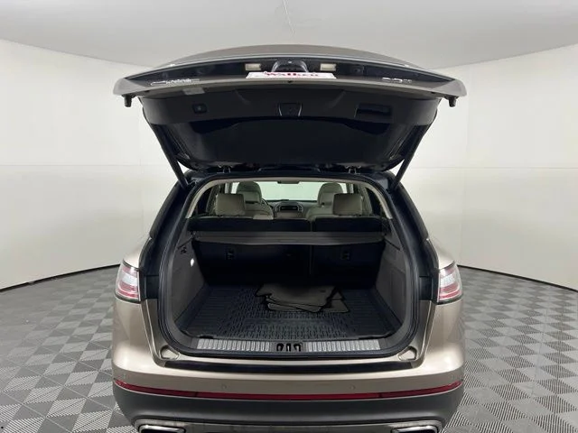Used 2019 Brown Lincoln Select image 37