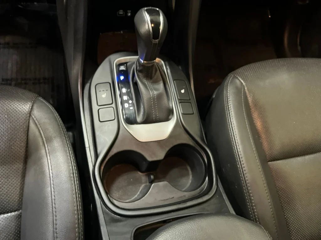 Used 2019 White Hyundai SE image 18