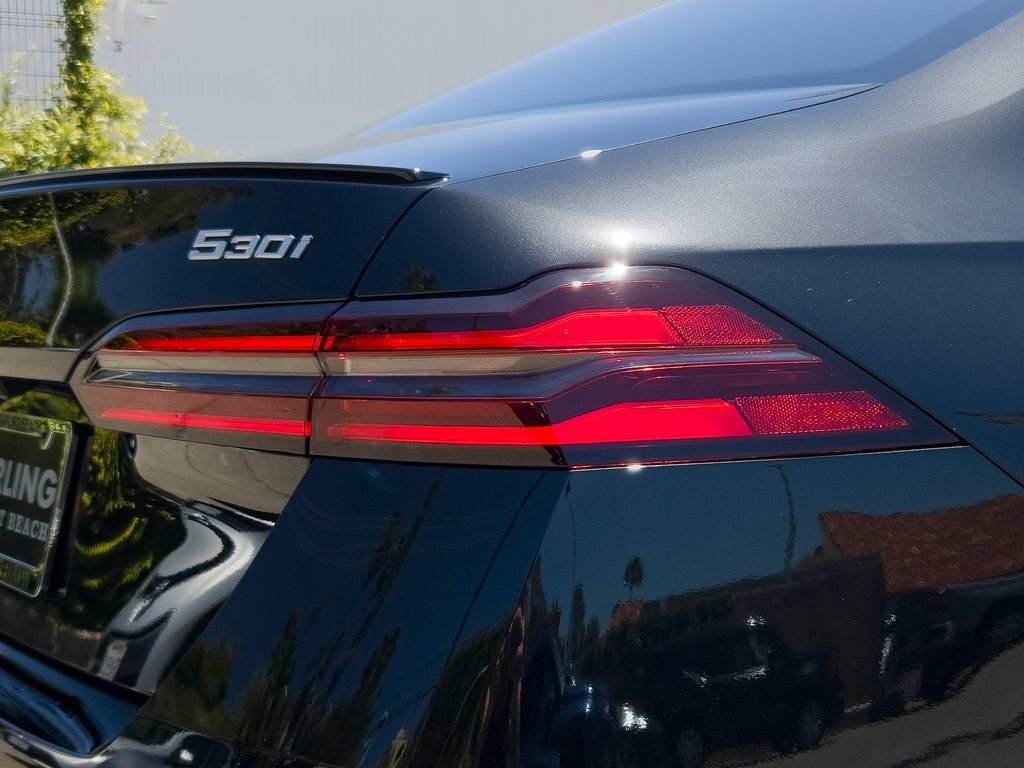 New 2026 Black Sapphire Metallic BMW 530i image 5