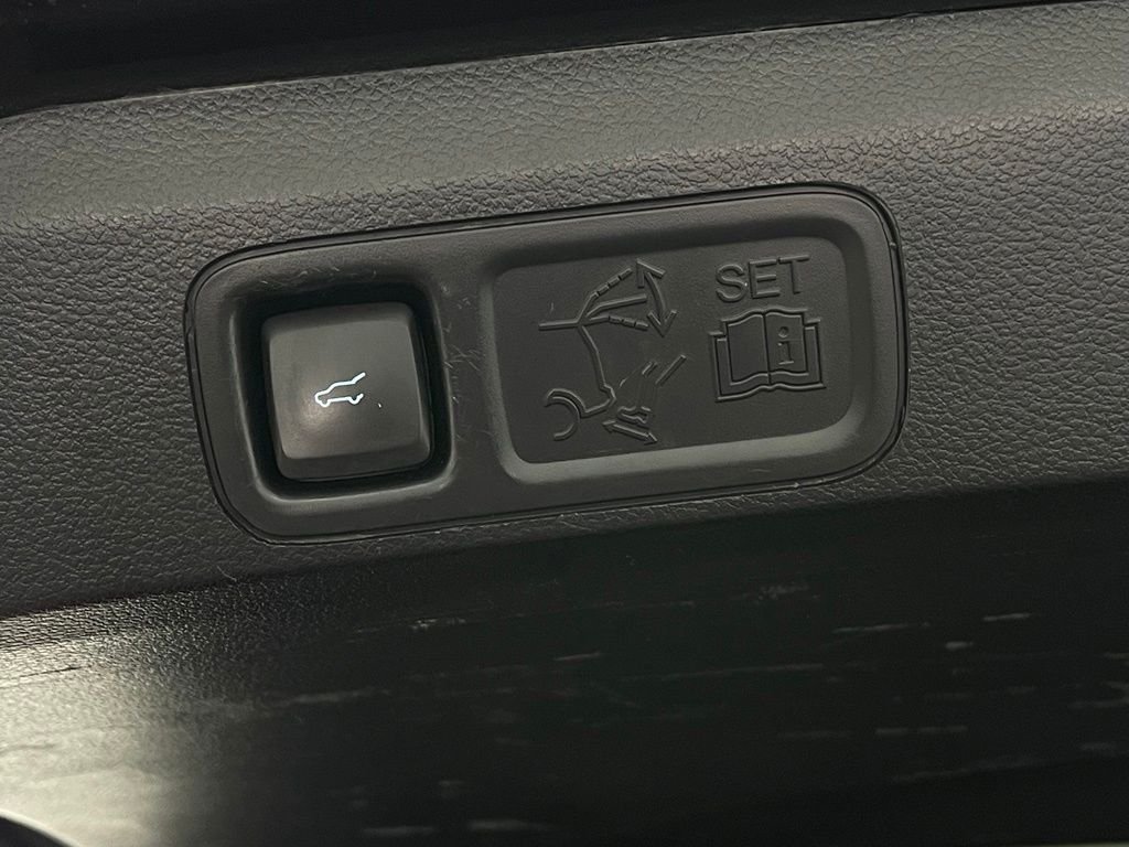 Used 2020 Black Ford Limited image 14